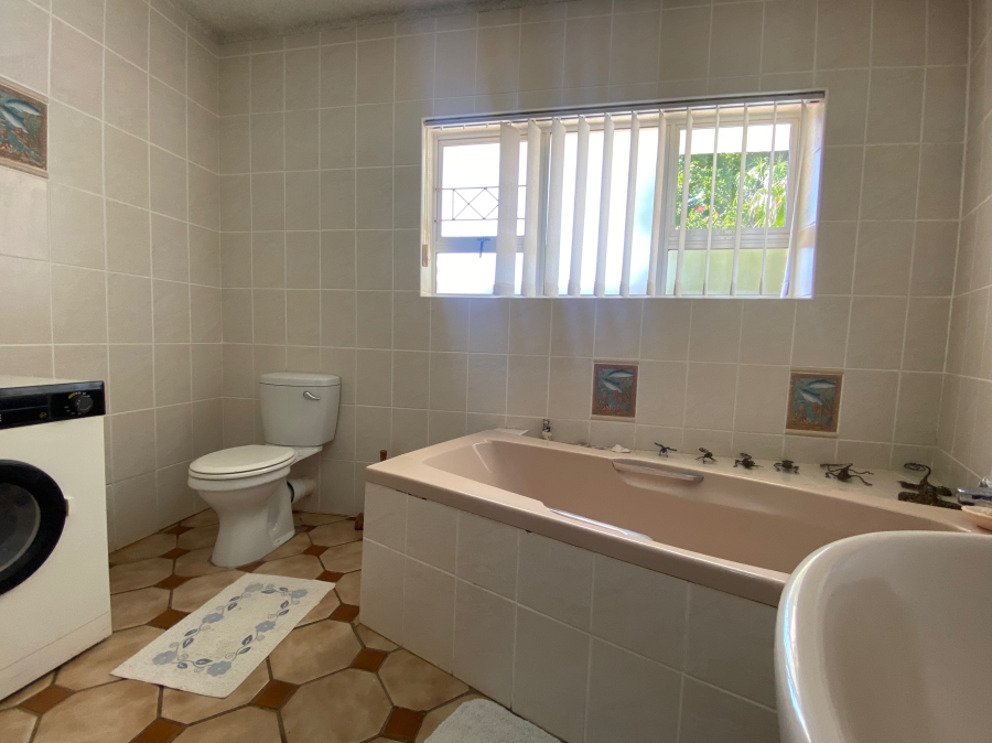 5 Bedroom Property for Sale in Cintsa East Eastern Cape